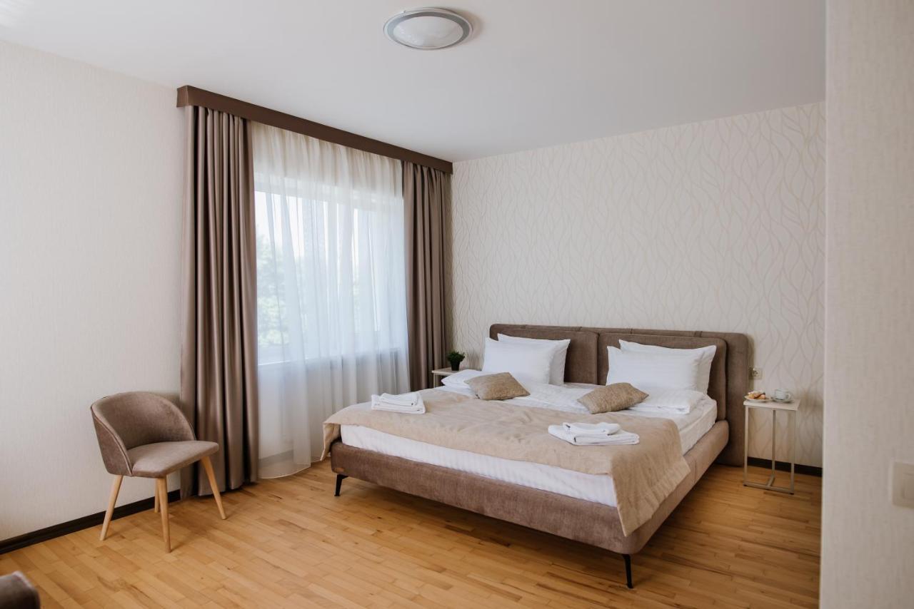 Оранта Hotel Truskavets Buitenkant foto