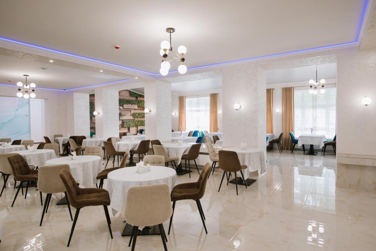Оранта Hotel Truskavets Buitenkant foto