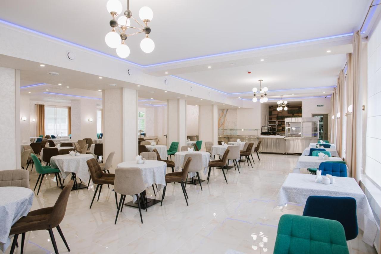 Оранта Hotel Truskavets Buitenkant foto