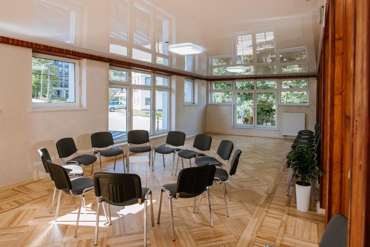 Оранта Hotel Truskavets Buitenkant foto